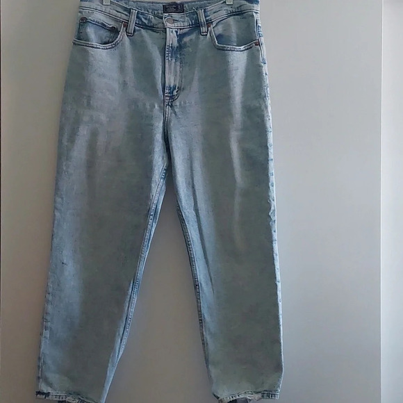 Abercrombie Curve Love Ultra High Rise 90s Straight Jean 14/32 - Picture 4 of 10